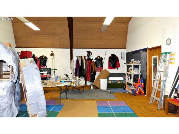2837 W Harvard Ave, Roseburg, OR 97471